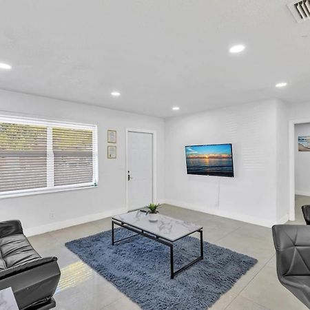 2 Bdrm Modern House Mins From Beach & Casino Hb1 شاطئ هالانديل المظهر الخارجي الصورة