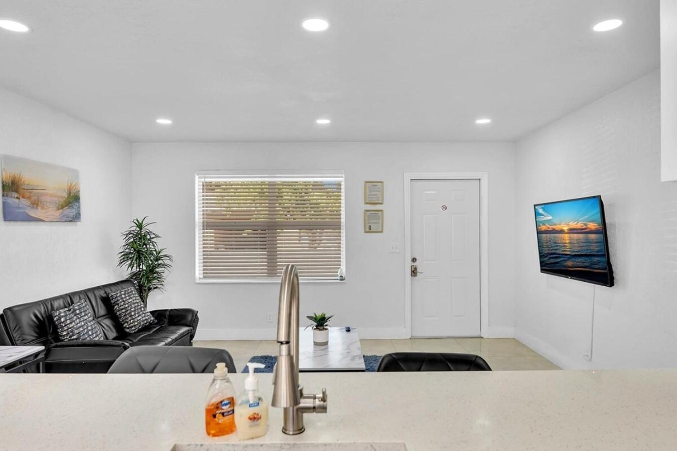 2 Bdrm Modern House Mins From Beach & Casino Hb1 شاطئ هالانديل المظهر الخارجي الصورة