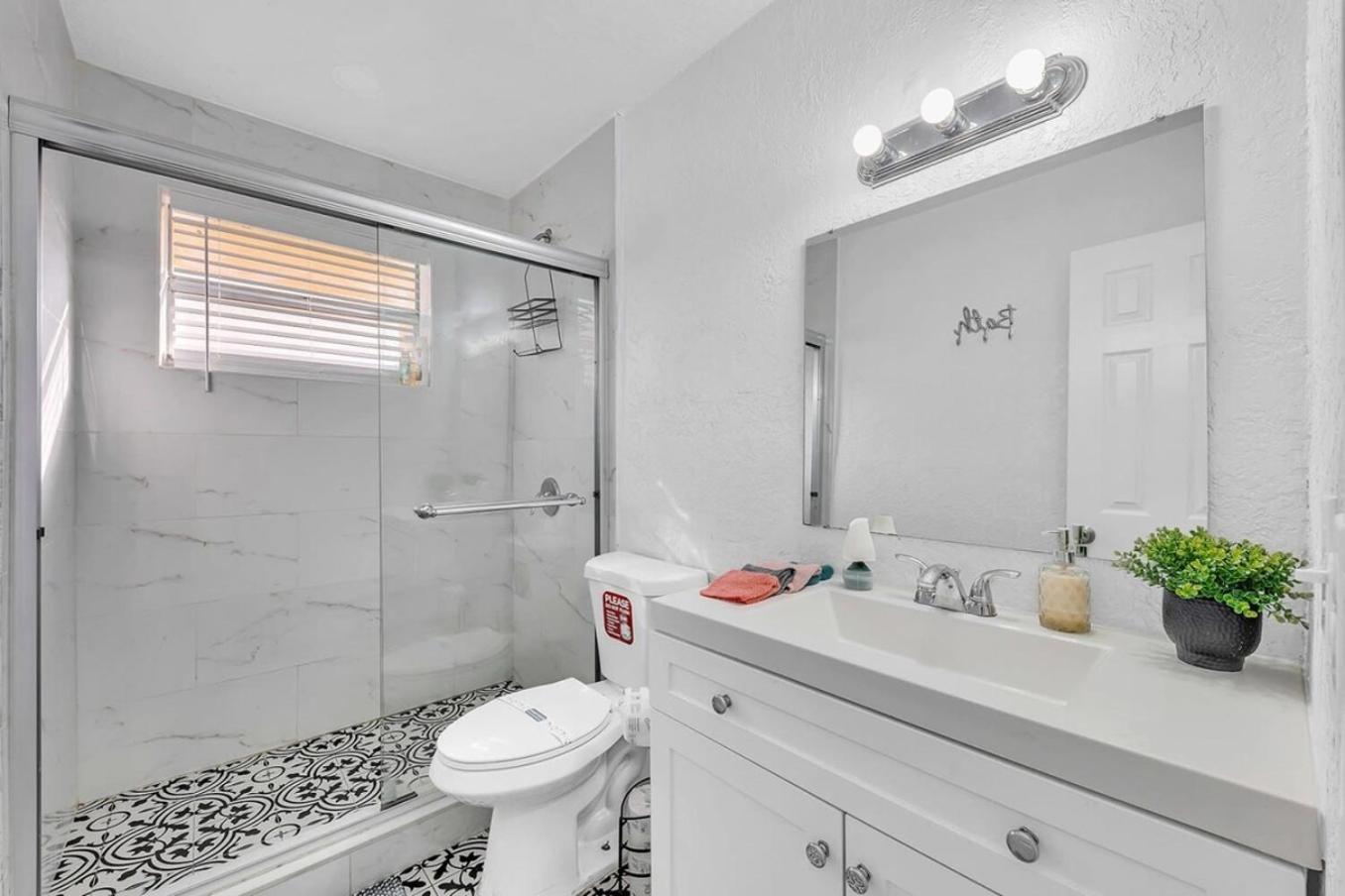 2 Bdrm Modern House Mins From Beach & Casino Hb1 شاطئ هالانديل المظهر الخارجي الصورة
